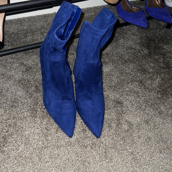Aldo’s blue suede heeled boots - Picture 5 of 7